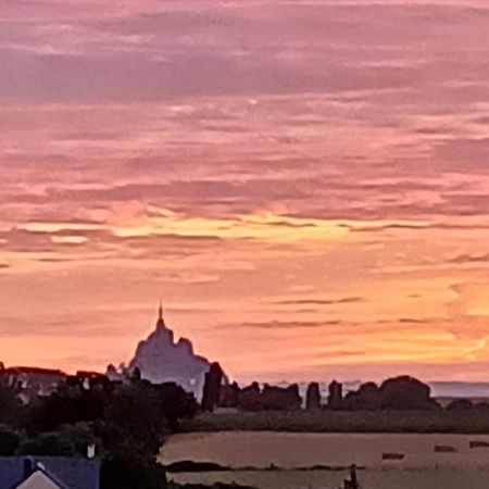 Appartement Lu'Ermael Avec Vue Mont Saint Michel Courtils Exterior foto